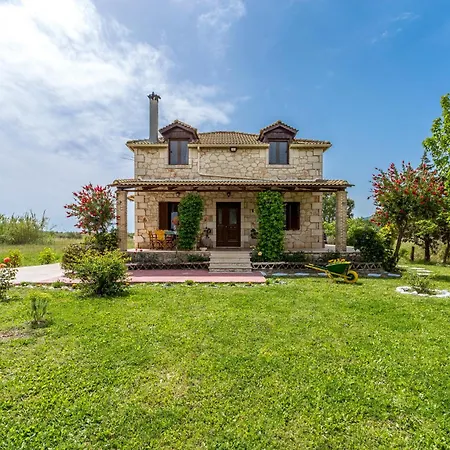 Casa Heliopetra بيت للعطل