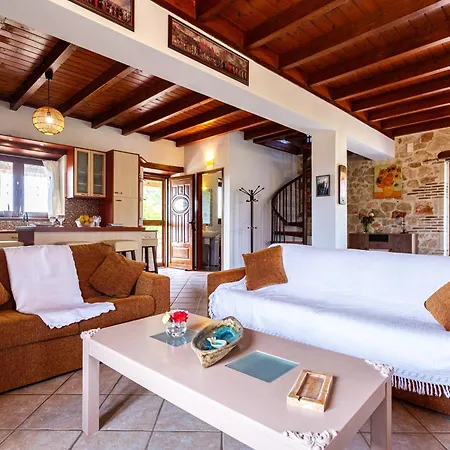 Casa Heliopetra