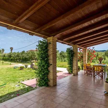 Casa Heliopetra بيت للعطل