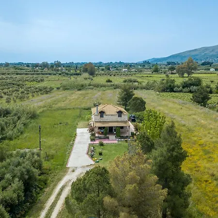 Casa Heliopetra بيت للعطل *