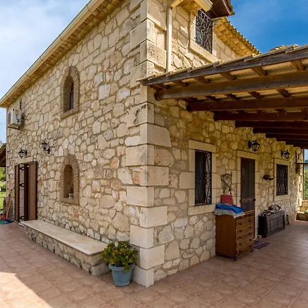 Casa Heliopetra بيت للعطل