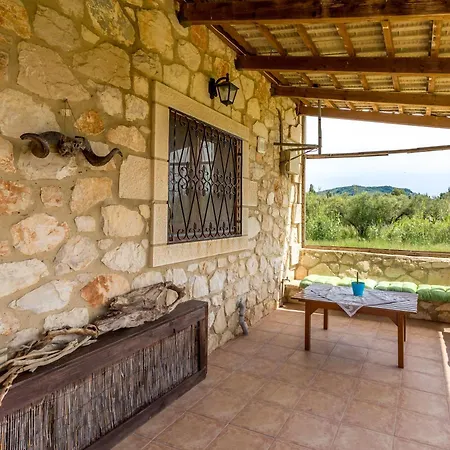 Casa Heliopetra بيت للعطل
